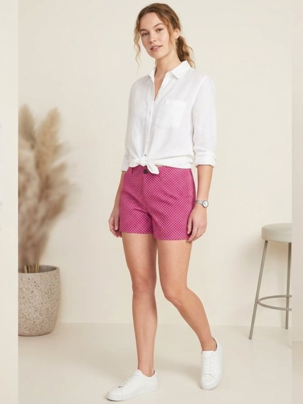 Old Navy shorts pink floral print everyday twill chino Size 6 mid-rise 3" inseam